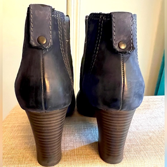 EUC Clark’s Bendable’s Stroll Valley Blue Leather Ankle Boot - Picture 5 of 8